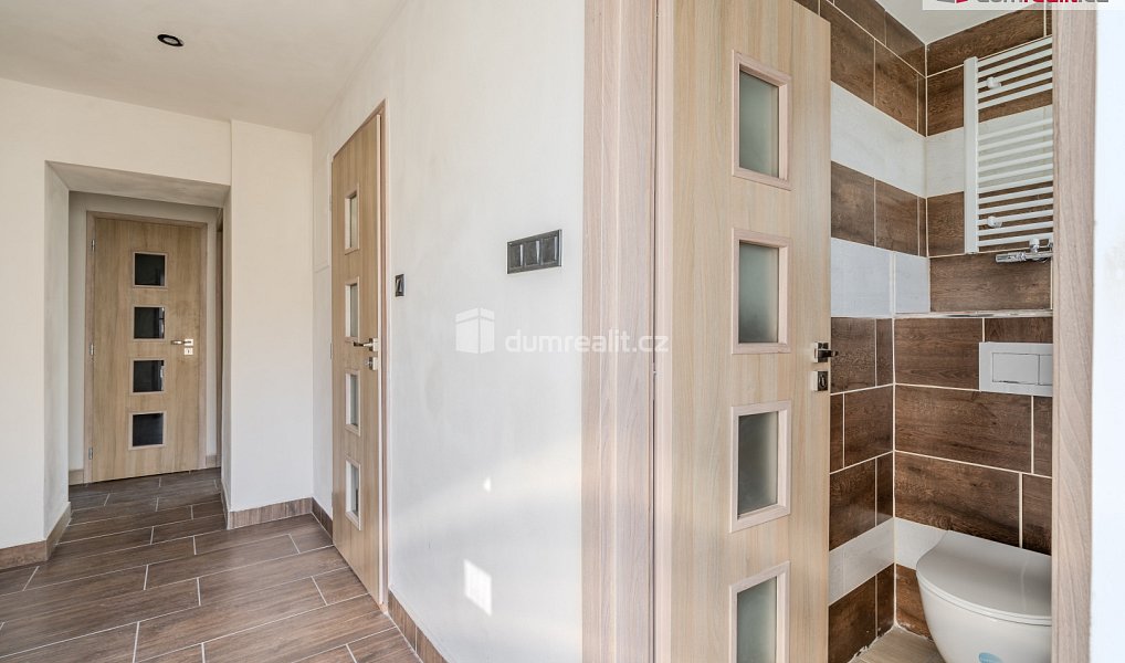Prodej domu 460 m² s pozemkem 225 m², Vědomice – náhled fotky 21