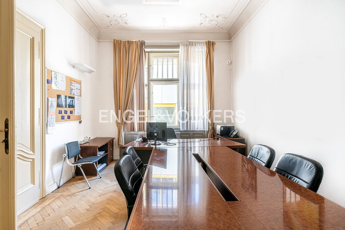Pronájem kanceláře 169 m² – fotografie 4