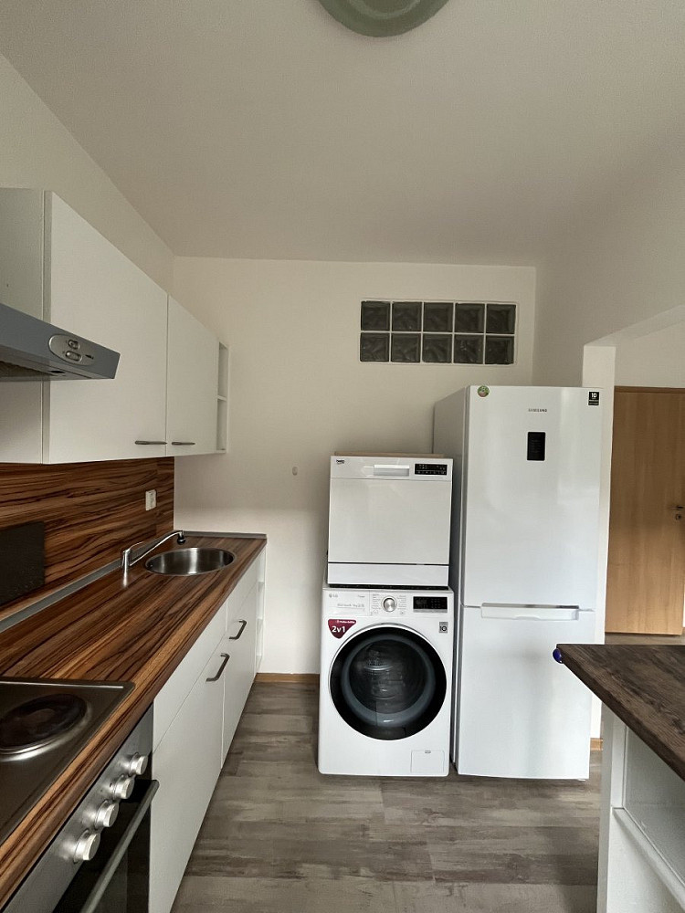 Pronájem bytu 2+1 44 m² – fotografie 2