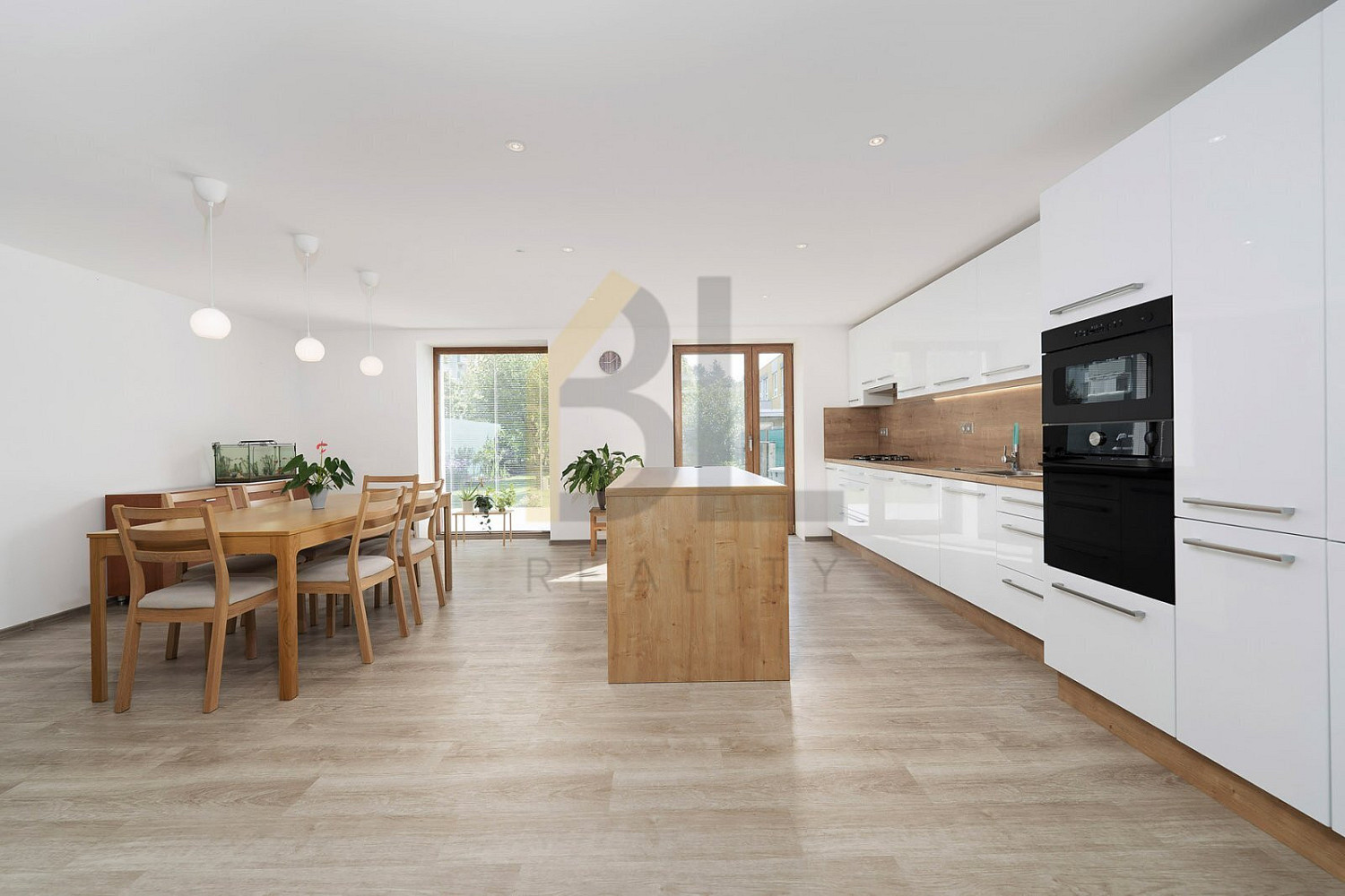 Prodej domu 160 m² s pozemkem 336 m² – fotografie 2