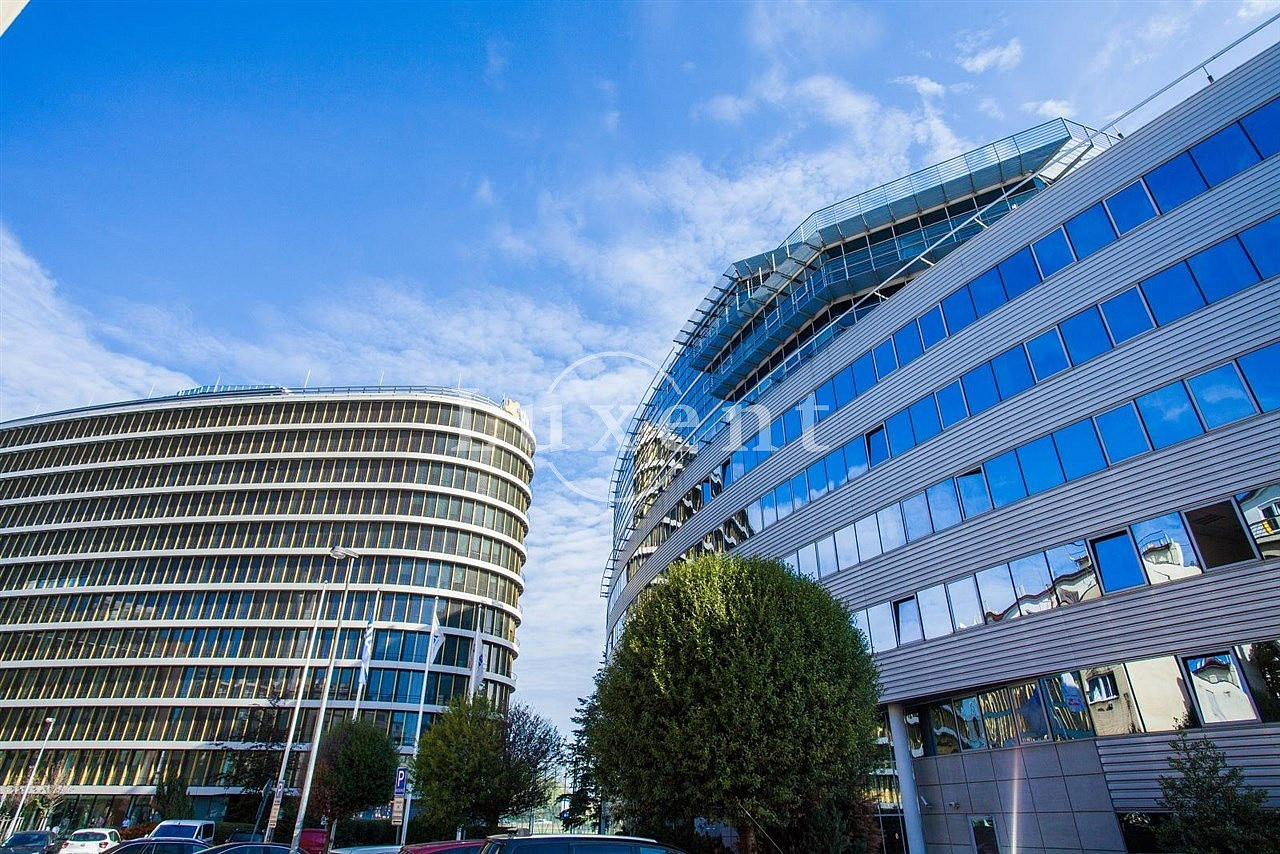Pronájem kanceláře 883 m²
