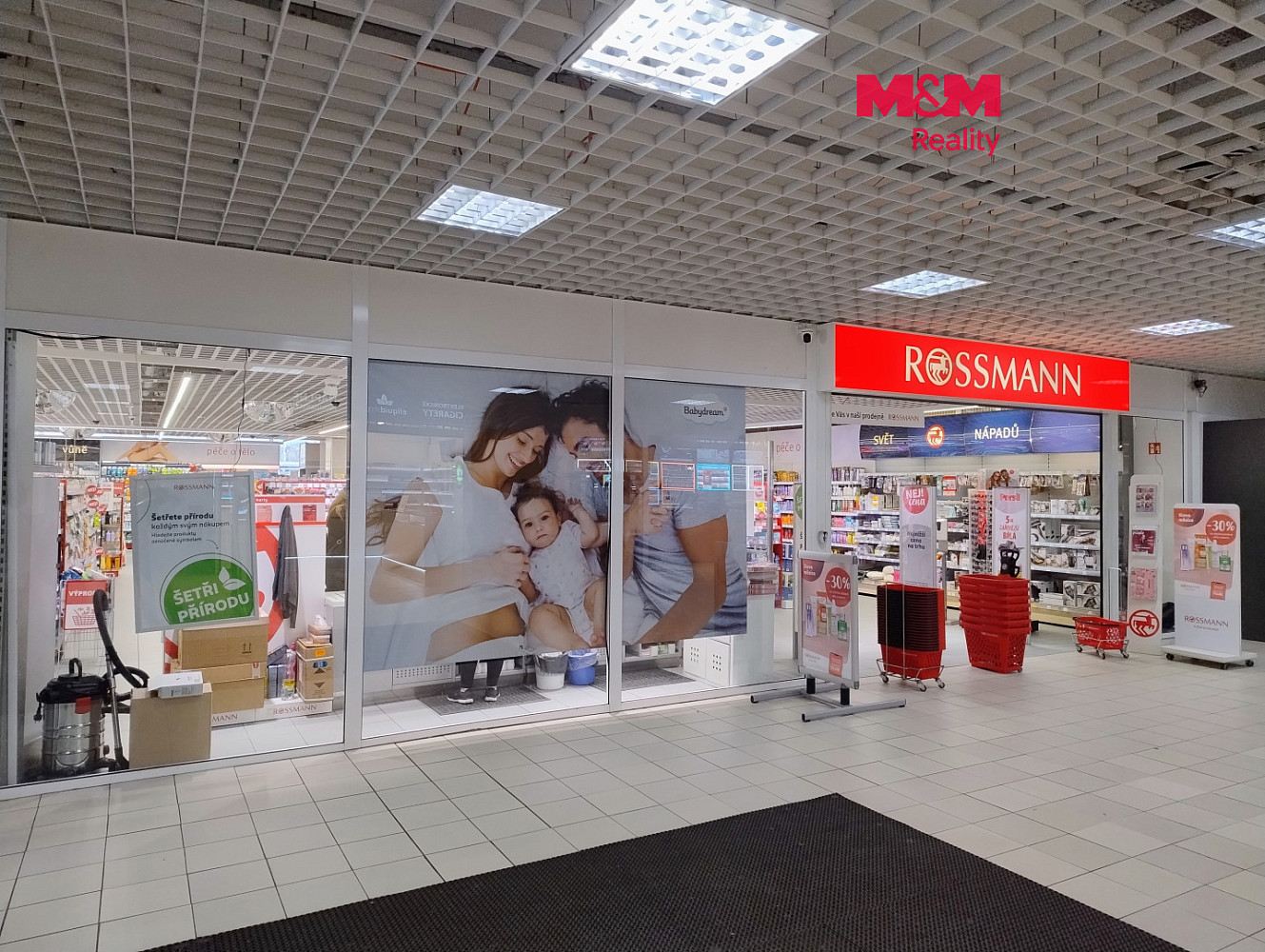 Pronájem obchodních prostor 304 m²