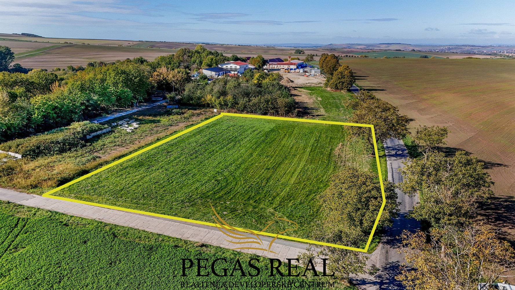 Prodej komerčního pozemku 4 445 m²