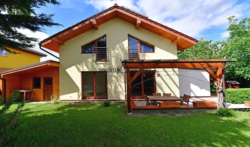 Prodej domu 211 m² s pozemkem 751 m², Bašť – fotka 1 z 42