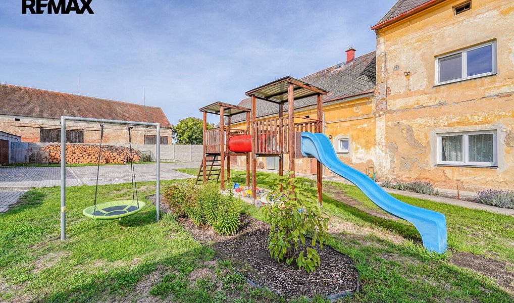 Prodej domu 220 m² s pozemkem 1 917 m², Pernarec – náhled fotky 32