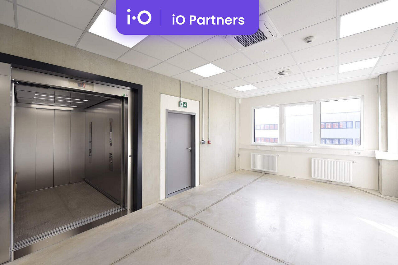 Pronájem skladovacích prostor 2 400 m² – fotografie 4