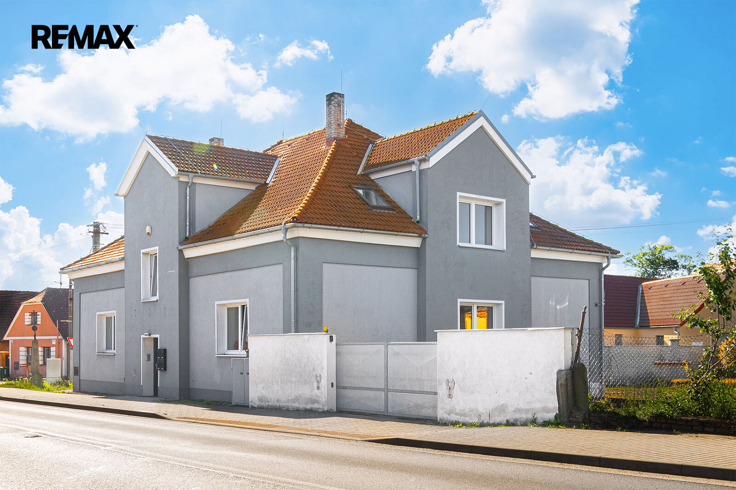 Prodej domu 250 m² s pozemkem 749 m² – fotografie 2