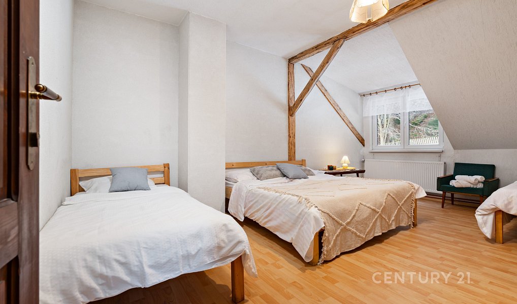 Prodej chaty/chalupy 648 m² s pozemkem 907 m², Strašín – náhled fotky 4