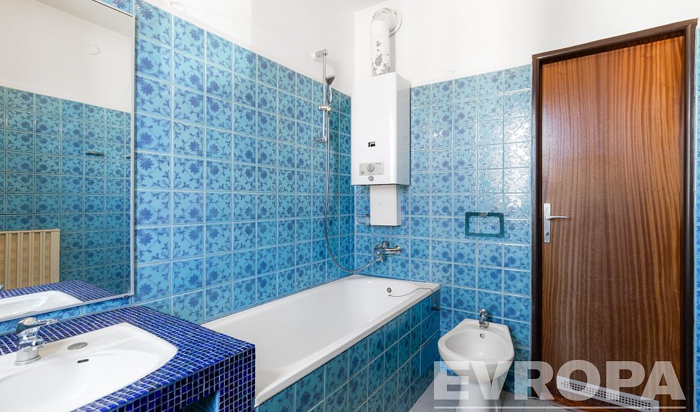 Pronájem domu 220 m² s pozemkem 409 m², Praha – náhled fotky 12
