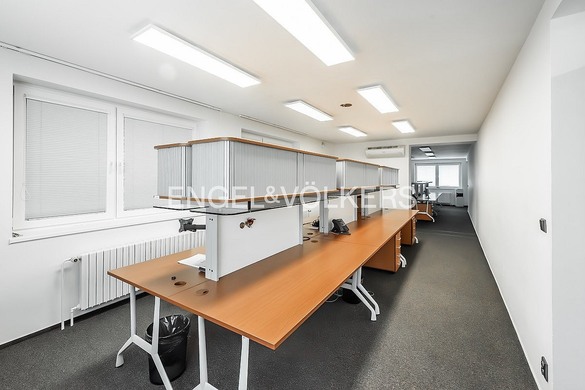Pronájem kanceláře 700 m² – fotografie 4