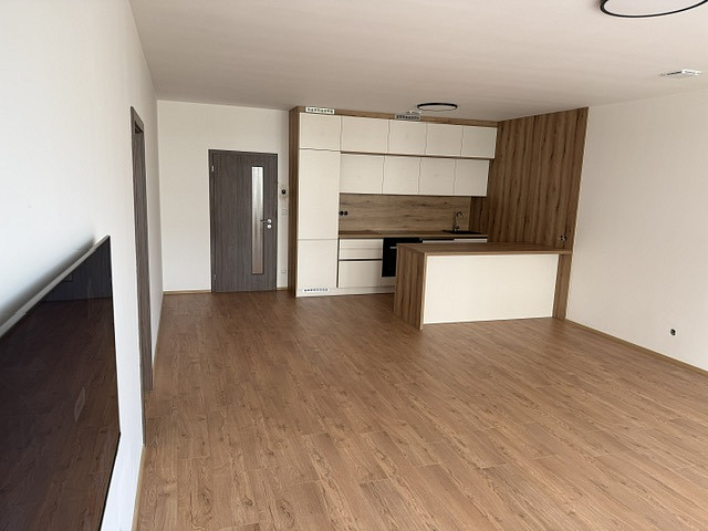 Pronájem bytu 2+kk 77 m² — photo 3
