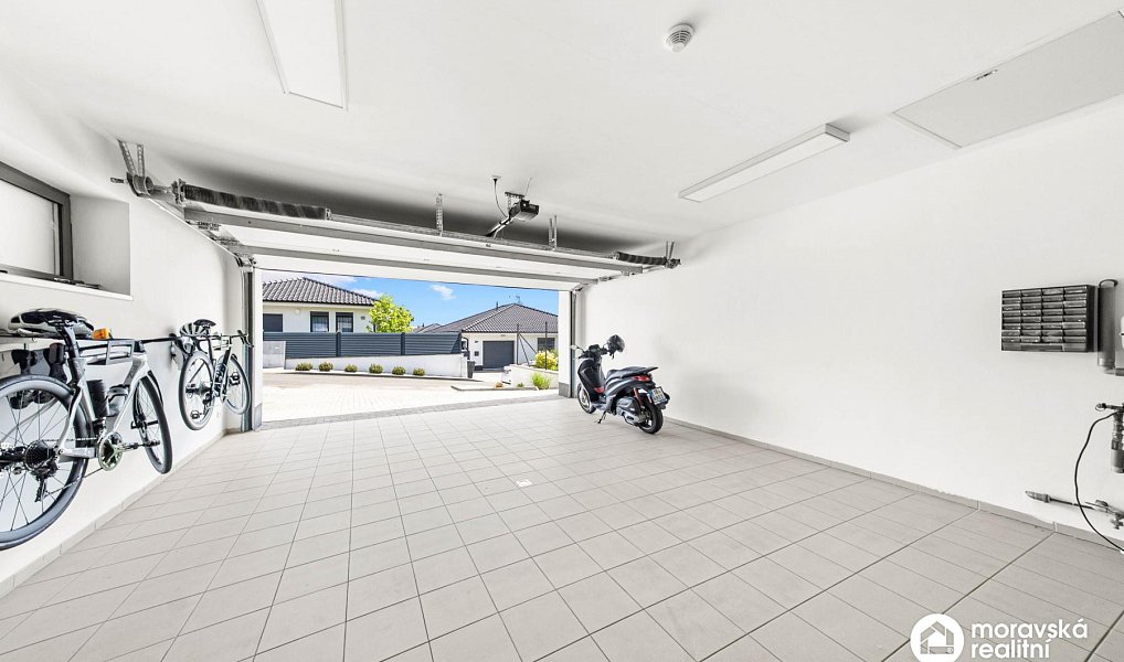 Prodej domu 199 m² s pozemkem 700 m², Hajany – náhled fotky 14