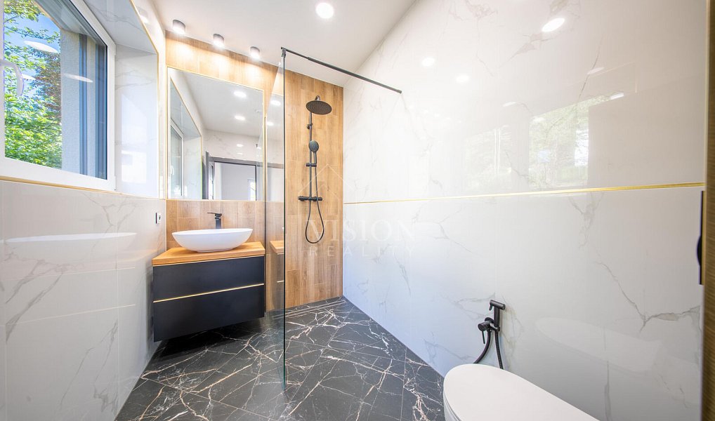 Prodej domu 272 m² s pozemkem 1 091 m², Kamenice – náhled fotky 23
