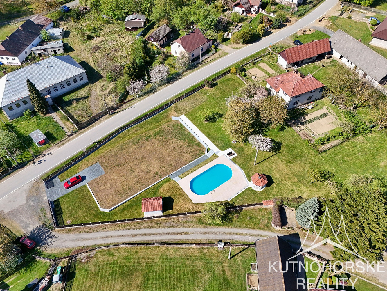 Prodej stavebního pozemku 1 972 m² – fotografie 4