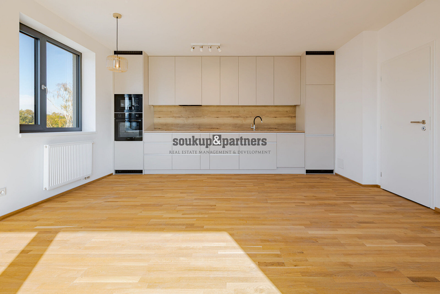 Pronájem nového bytu 2+kk 61,8 m² s balkonem, gar. stáním a sklepem Pod Ostro
