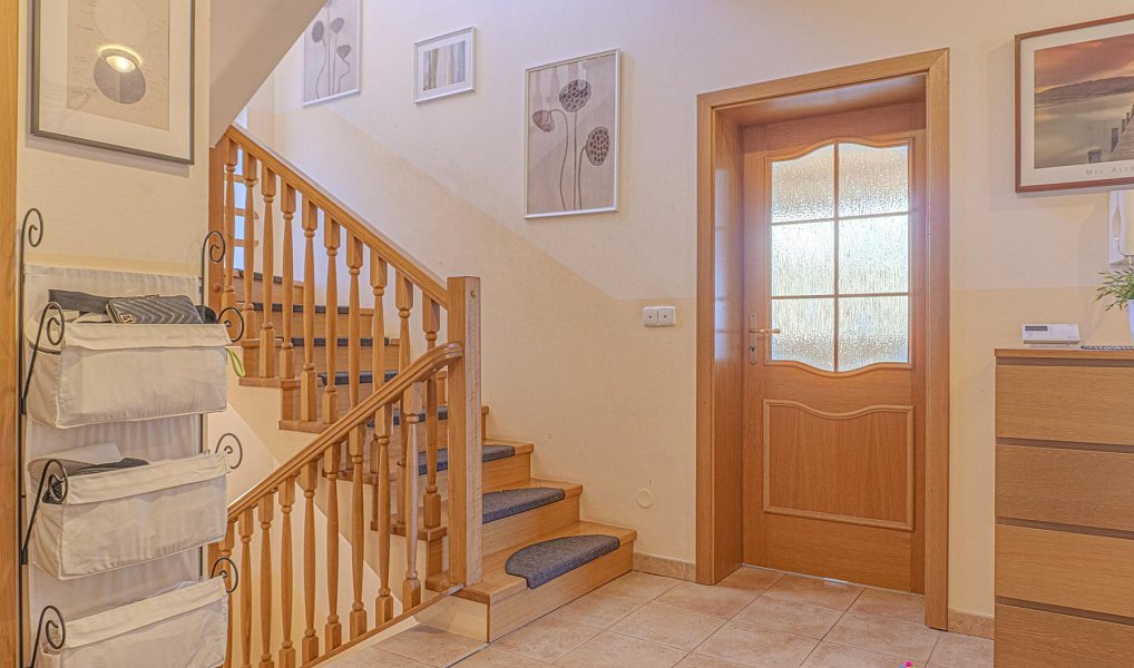 Prodej domu 238 m² s pozemkem 1 185 m², Šestajovice – náhled fotky 9