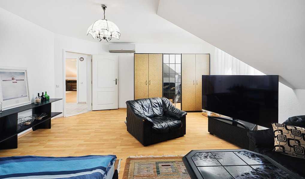 Prodej domu 320 m² s pozemkem 648 m², Jesenice – náhled fotky 18