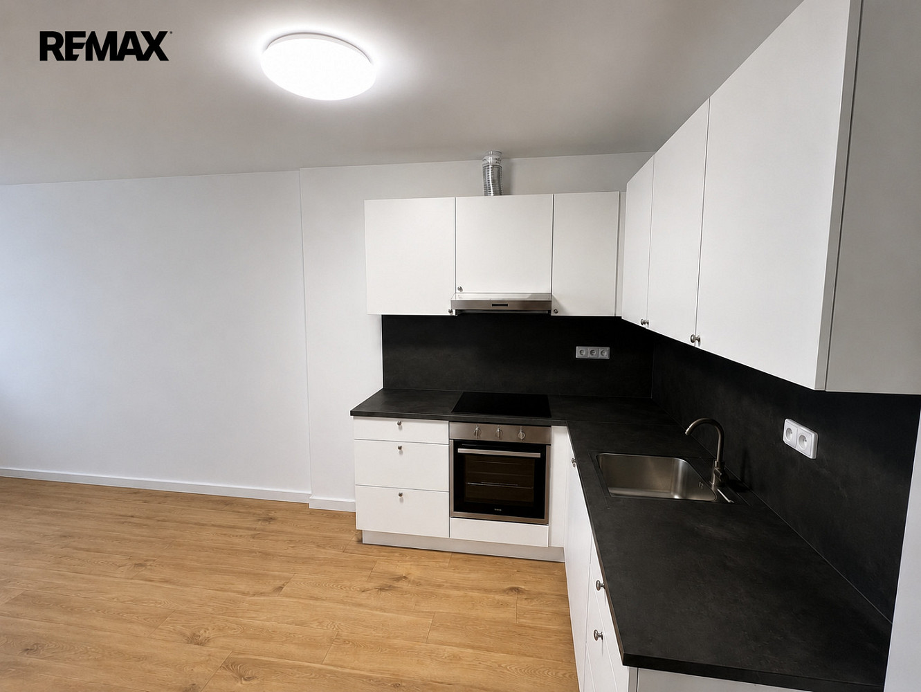 Pronájem bytu 1+kk 54 m² – fotografie 2