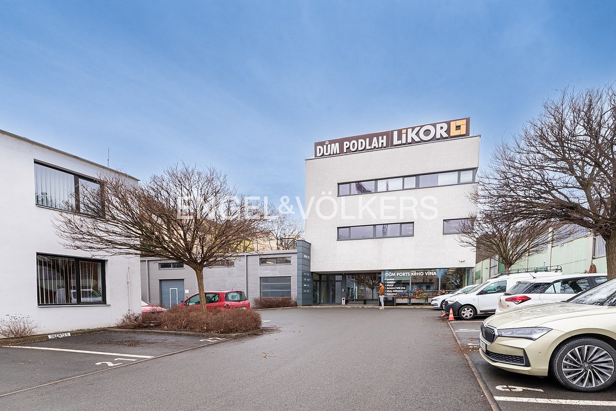 Pronájem kanceláře 260 m²