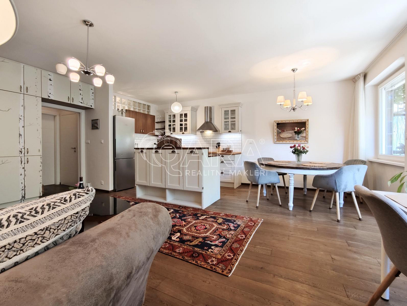 Pronájem bytu 3+kk 81 m² – fotografie 2