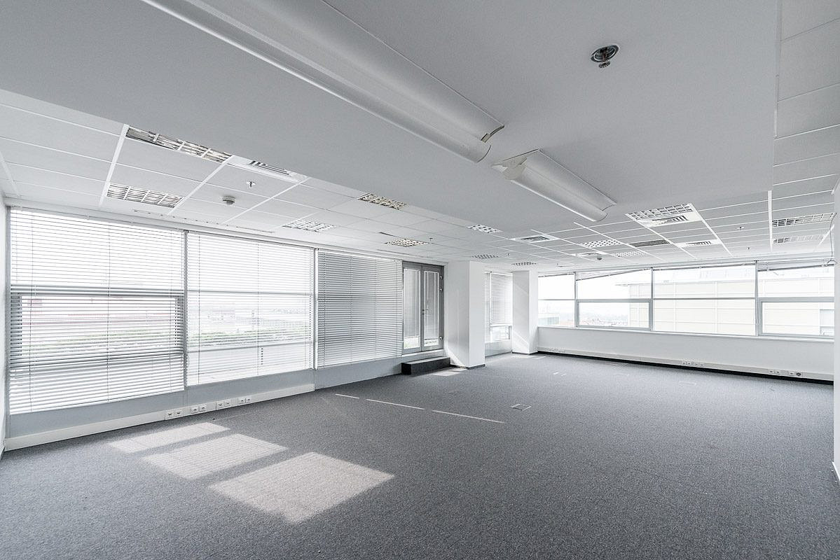 Pronájem kanceláře 1 092 m² – fotografie 4