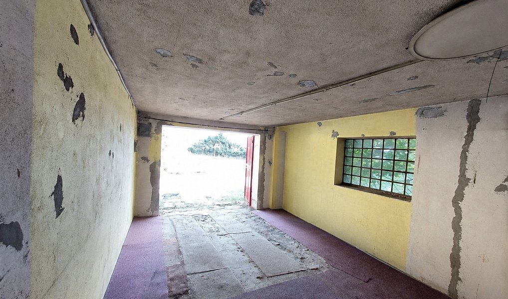 Garáž s dílnou 38 m2 na vlastním pozemku 93 m2, Okříšky – náhled fotky 4