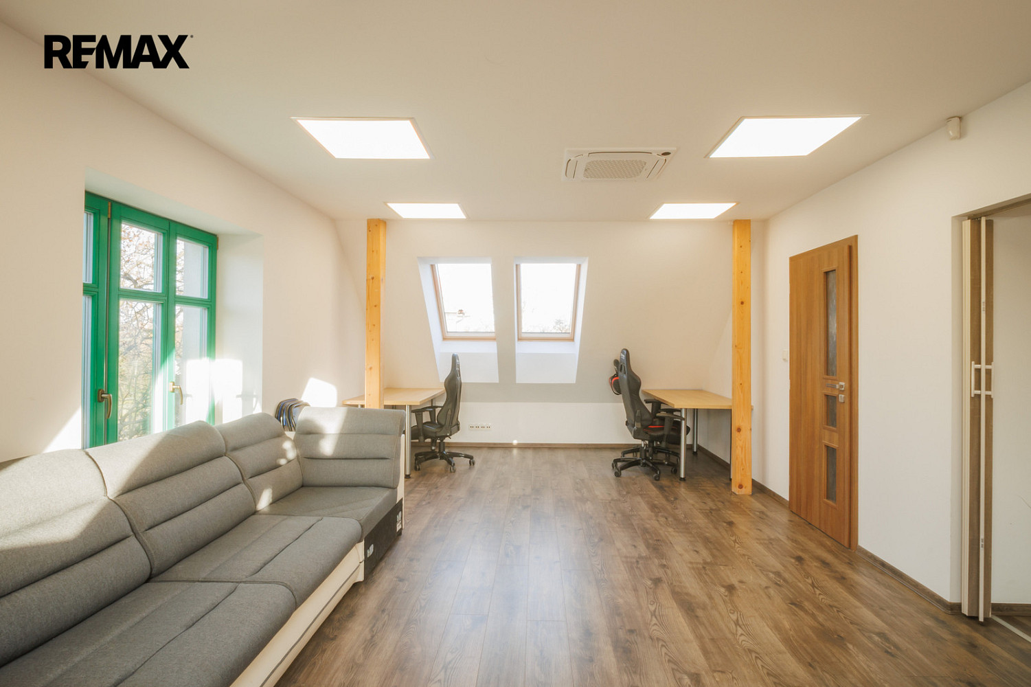 Pronájem kanceláře 40 m² — photo 2