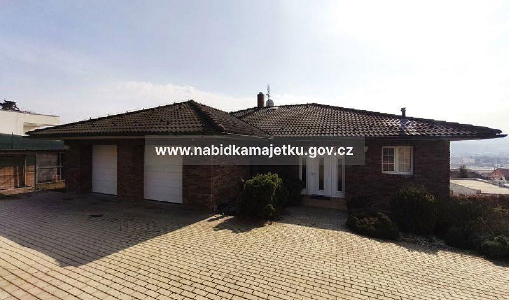 Prodej domu 265 m² s pozemkem 1 080 m², Králův Dvůr – náhled fotky 2