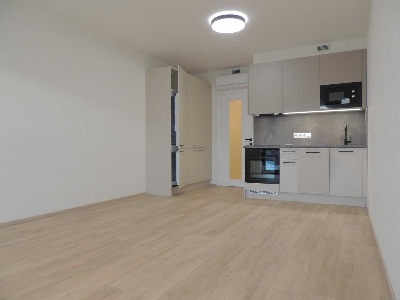 Pronájem bytu 1+kk 34 m² – fotografie 2