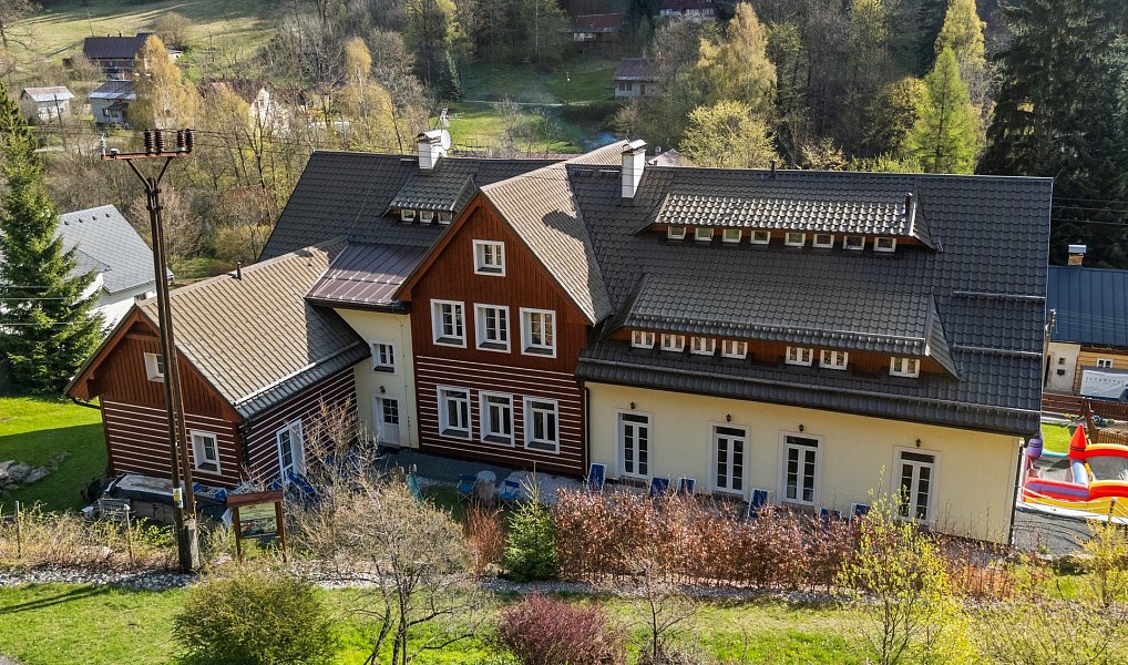 Prodej ubytovacího objektu 978 m², Desná – náhled fotky 24