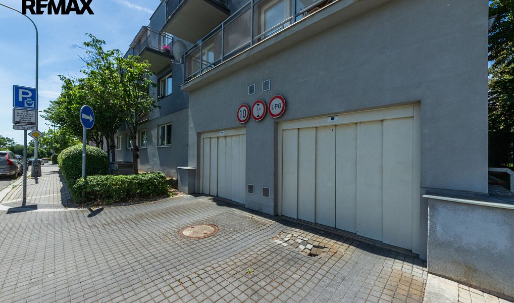 Prodej garážového parkovacího stání vedle Vojenské Nemocnice, Praha 6, Praha – náhled fotky 2