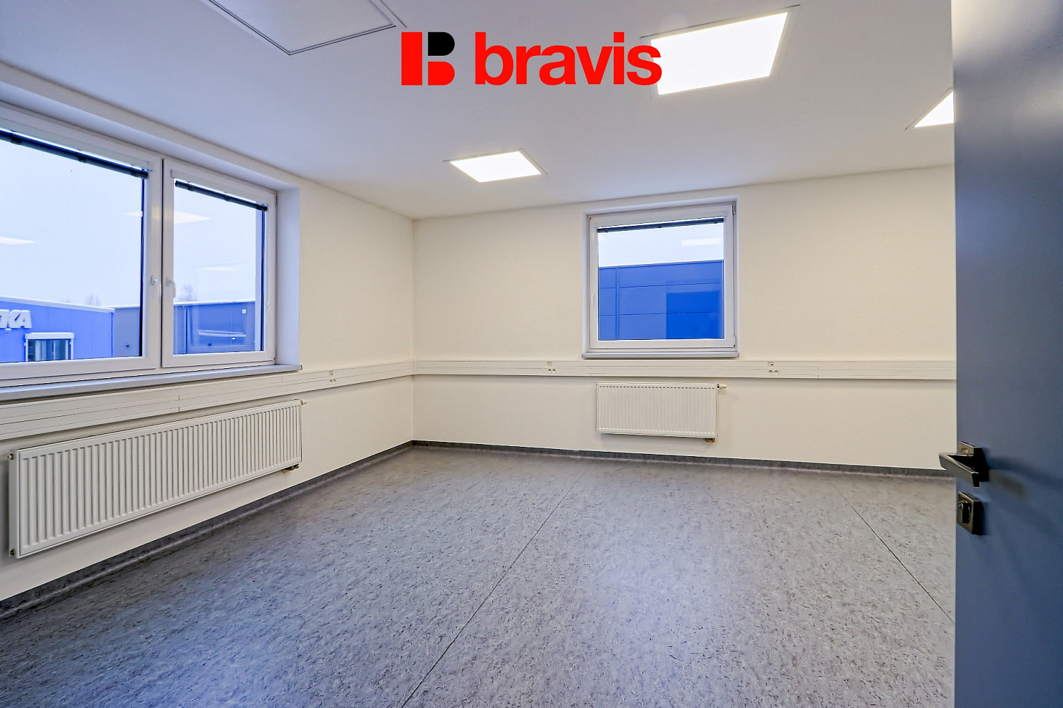 Pronájem kanceláře 30 m² — photo 2
