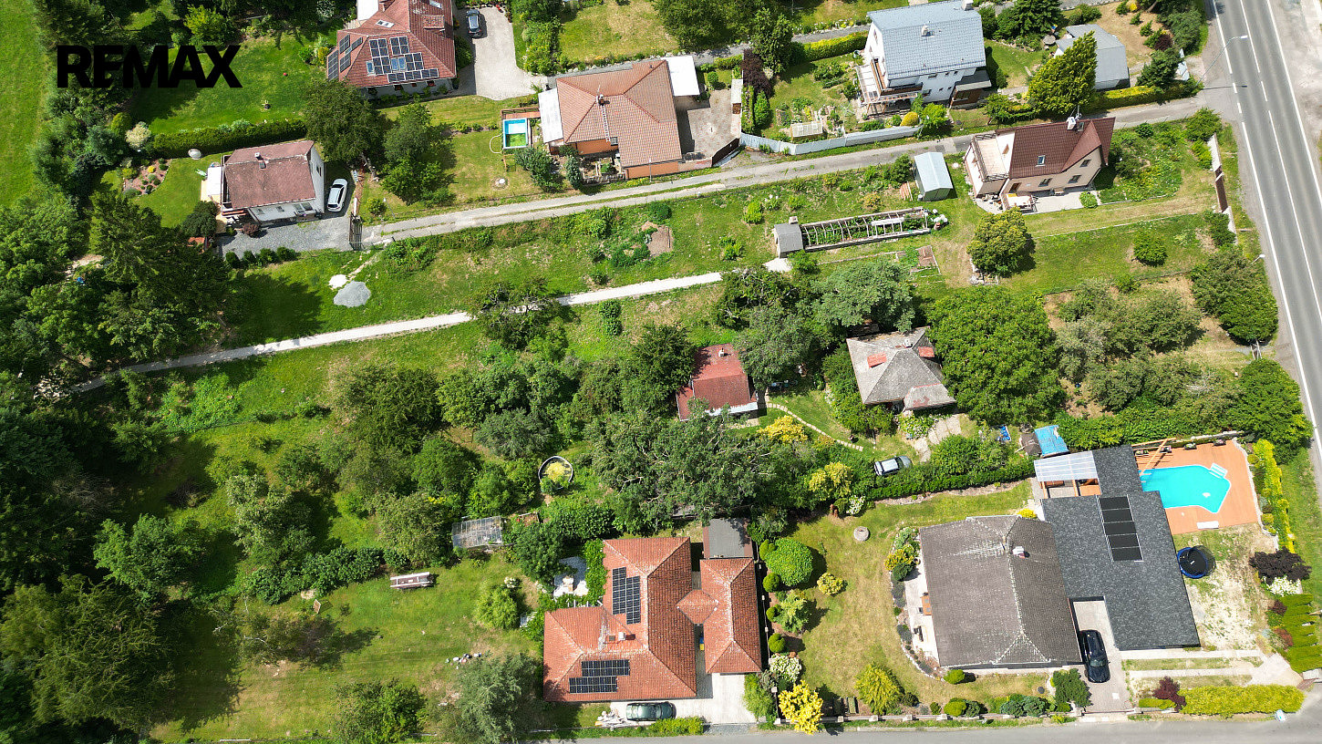 Prodej stavebního pozemku 2 876 m² – další