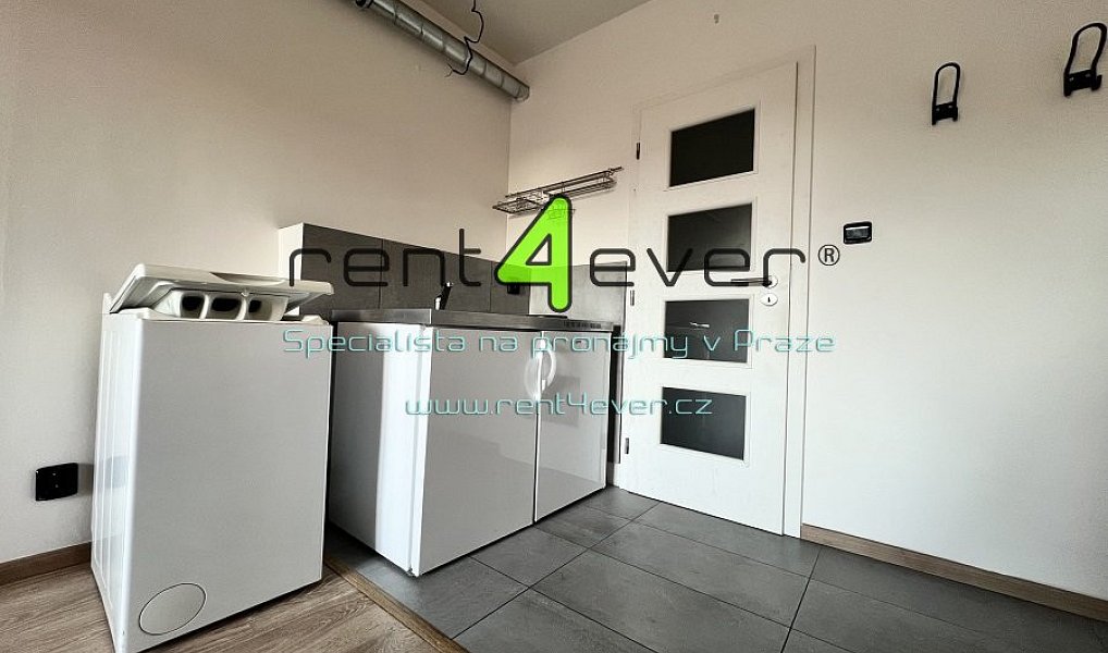 Pronájem bytu 1+kk 23 m², Praha – náhled fotky 4