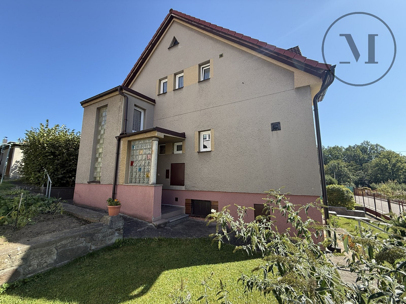 Prodej domu 242 m² s pozemkem 735 m²