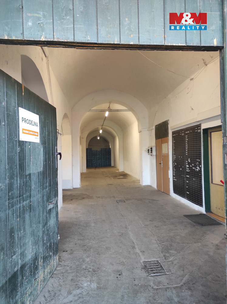 Pronájem obchodních prostor 500 m² – fotografie 4