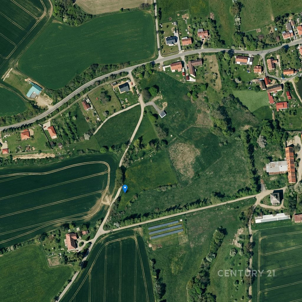Prodej pole 1 922 m²