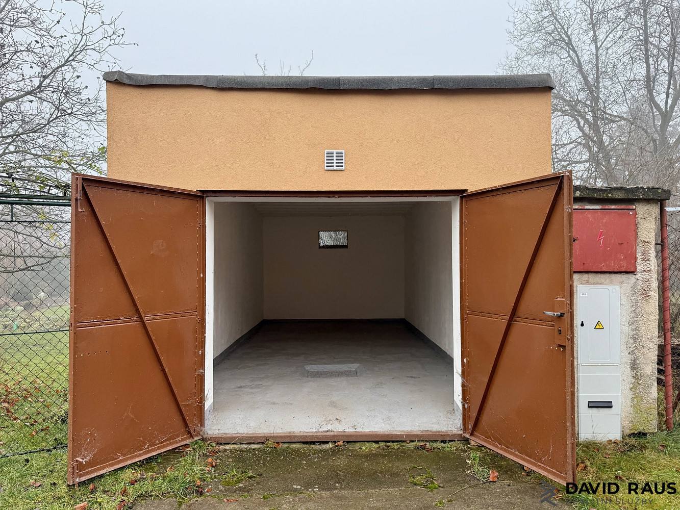 Prodej garáže na vlastním pozemku ( 23 m2), brno - slatina, ul. slatinka — photo 2
