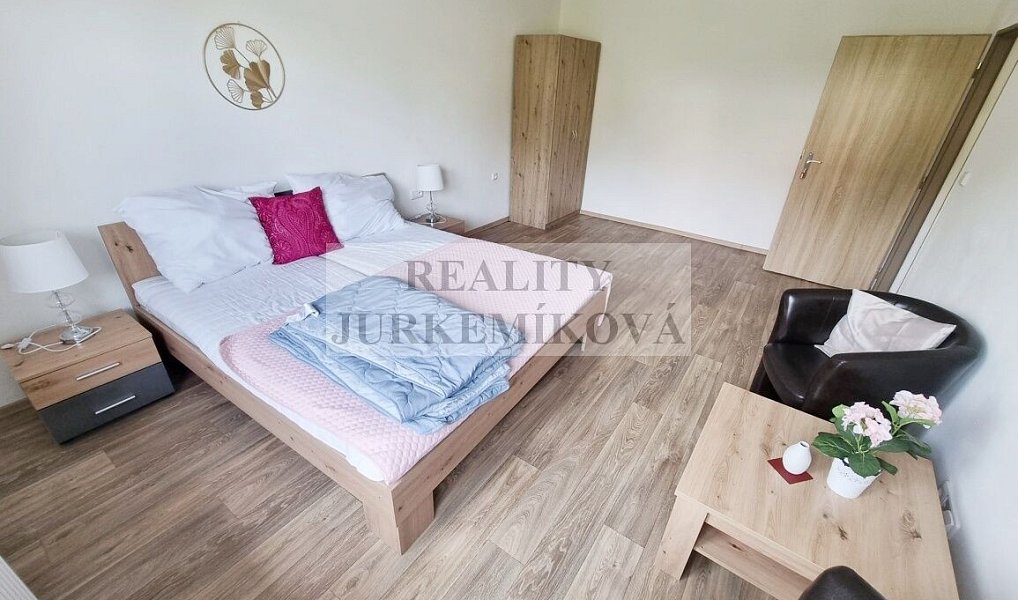 Pronájem domu 200 m² s pozemkem 447 m², Černá v Pošumaví – náhled fotky 2