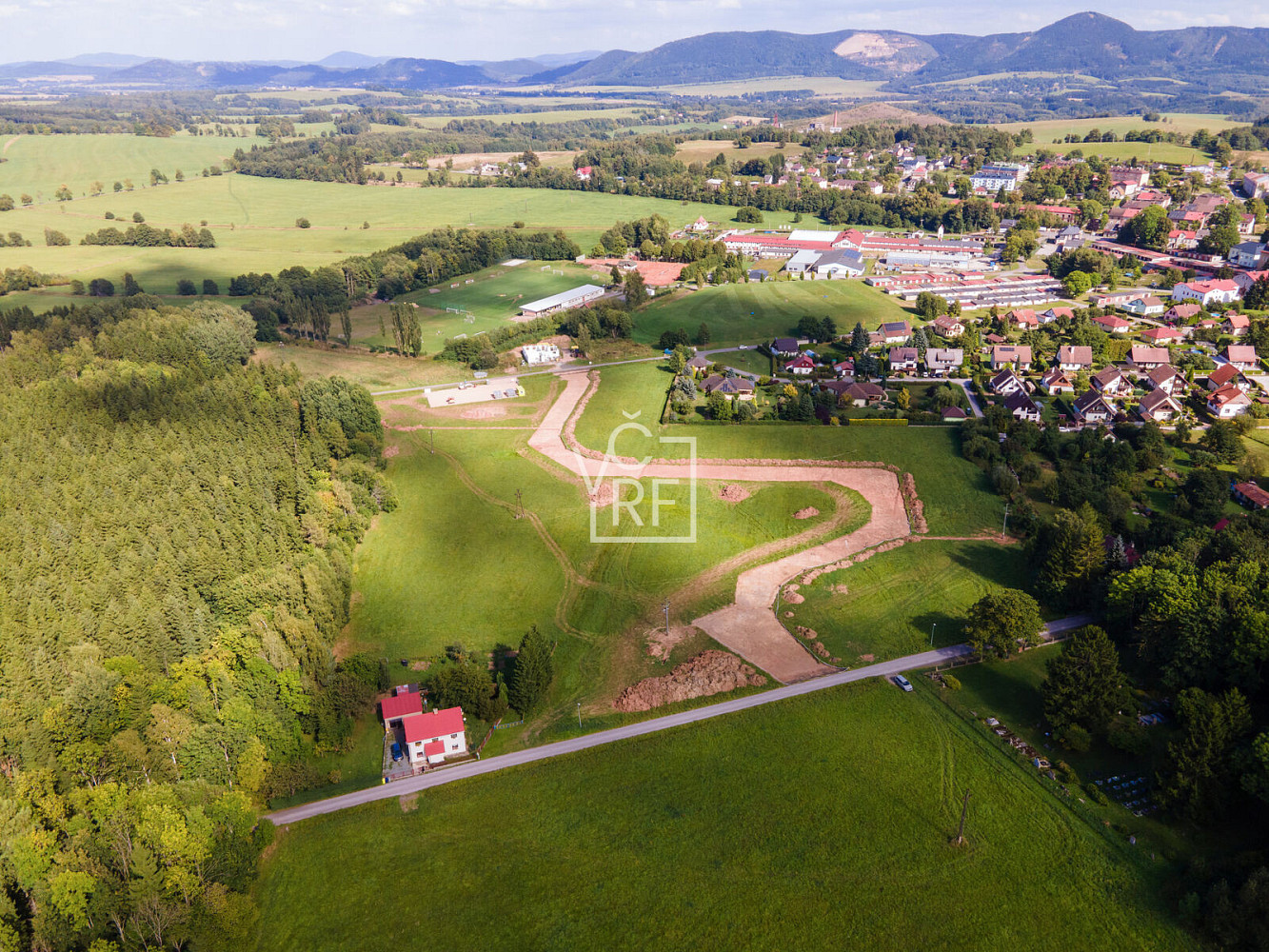 Prodej stavebního pozemku 1 003 m² – fotografie 3