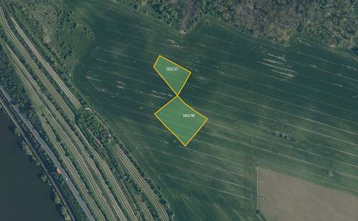 Prodej pole 5 033 m², Mělník