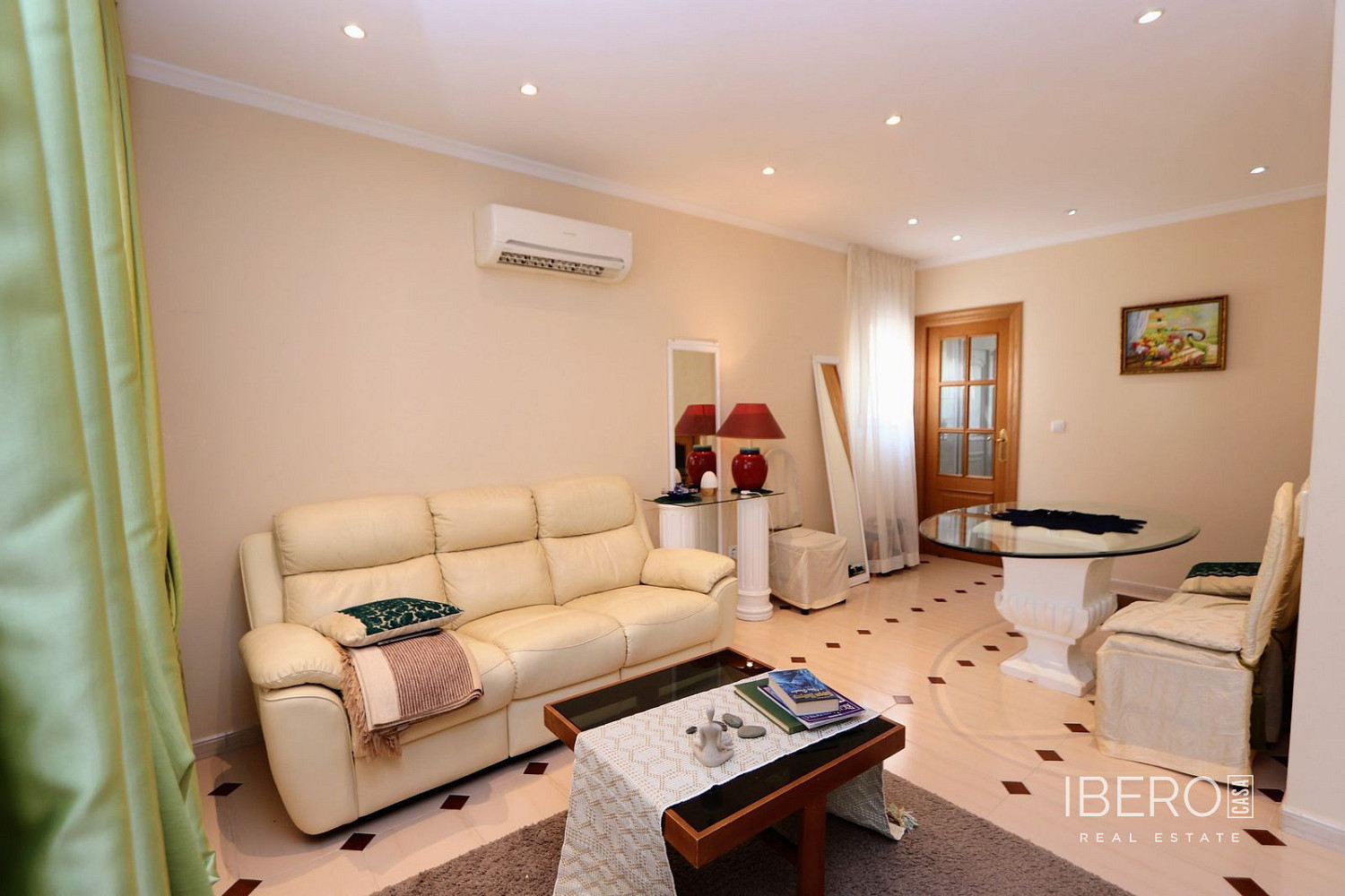 Prodej domu 130 m² s pozemkem 200 m² - Más