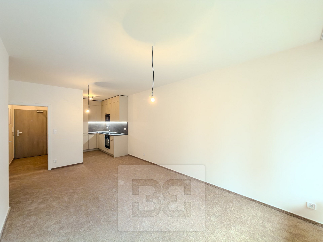 Pronájem bytu 2+kk 55 m² – fotografie 2
