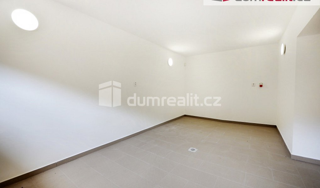 Prodej domu 286 m² s pozemkem 3 176 m², Želízy – náhled fotky 29