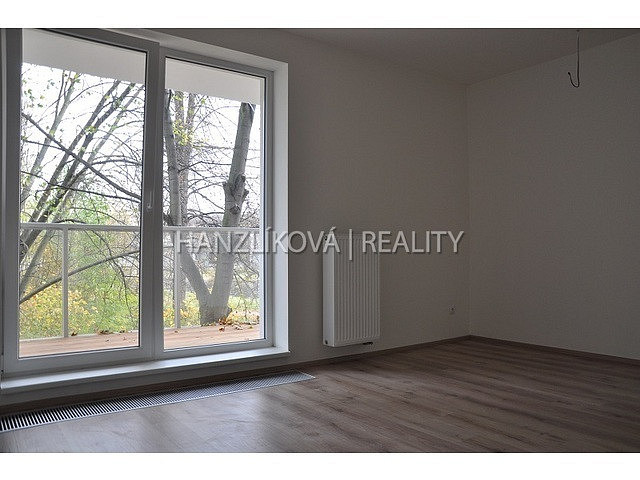 Pronájem bytu 2+kk 48 m² – fotografie 3