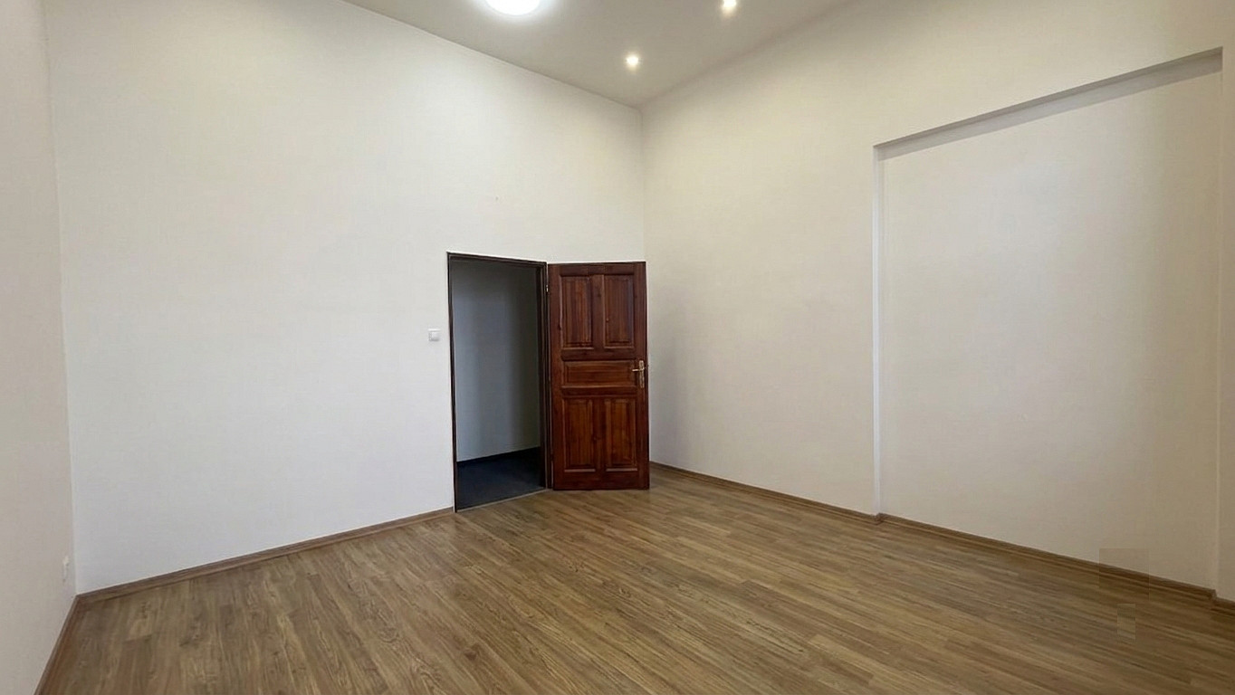 Pronájem kanceláře 16 m² — photo 3
