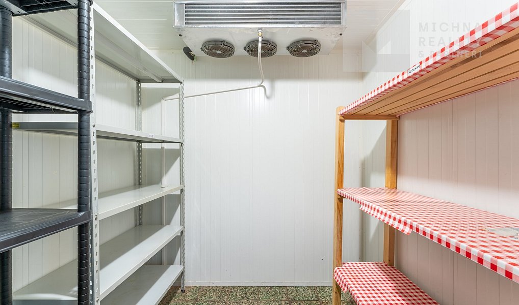 Prodej ubytovacího objektu 375 m², Svratka – náhled fotky 9