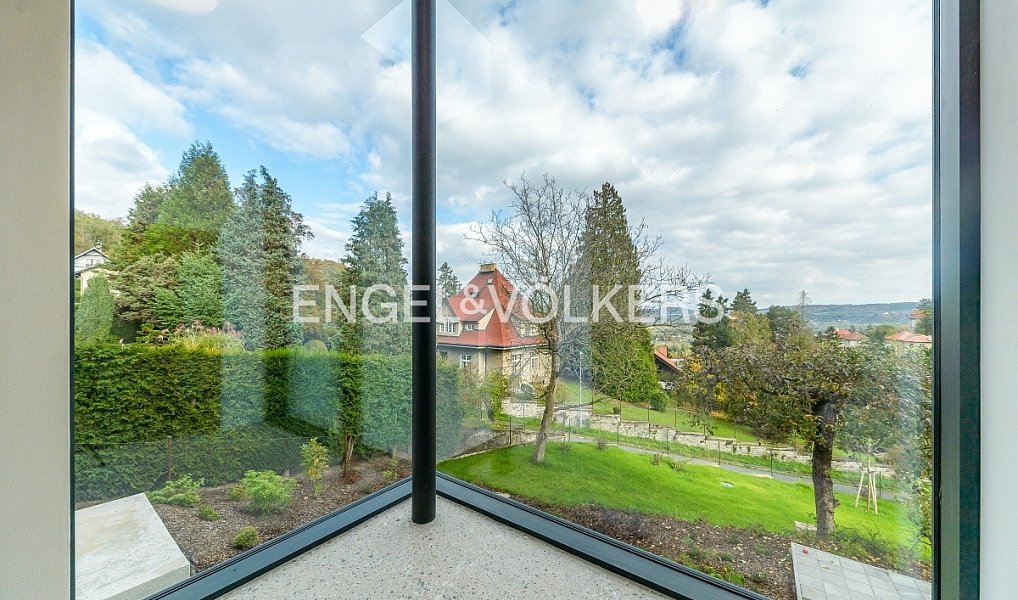 Pronájem domu 356 m² s pozemkem 1 389 m², Černošice – náhled fotky 2