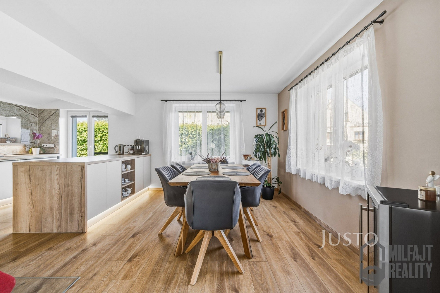 Prodej domu 205 m² s pozemkem 1 469 m² – fotografie 2