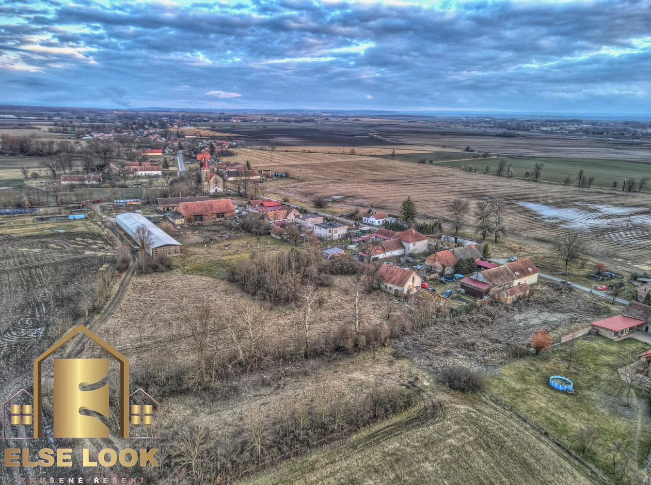 Stavební pozemek 4457 m² (Pardubice 11km, Hradec Králové 19km, Praha 107km, Olomouc 123km, Brno 123k – pohled 4